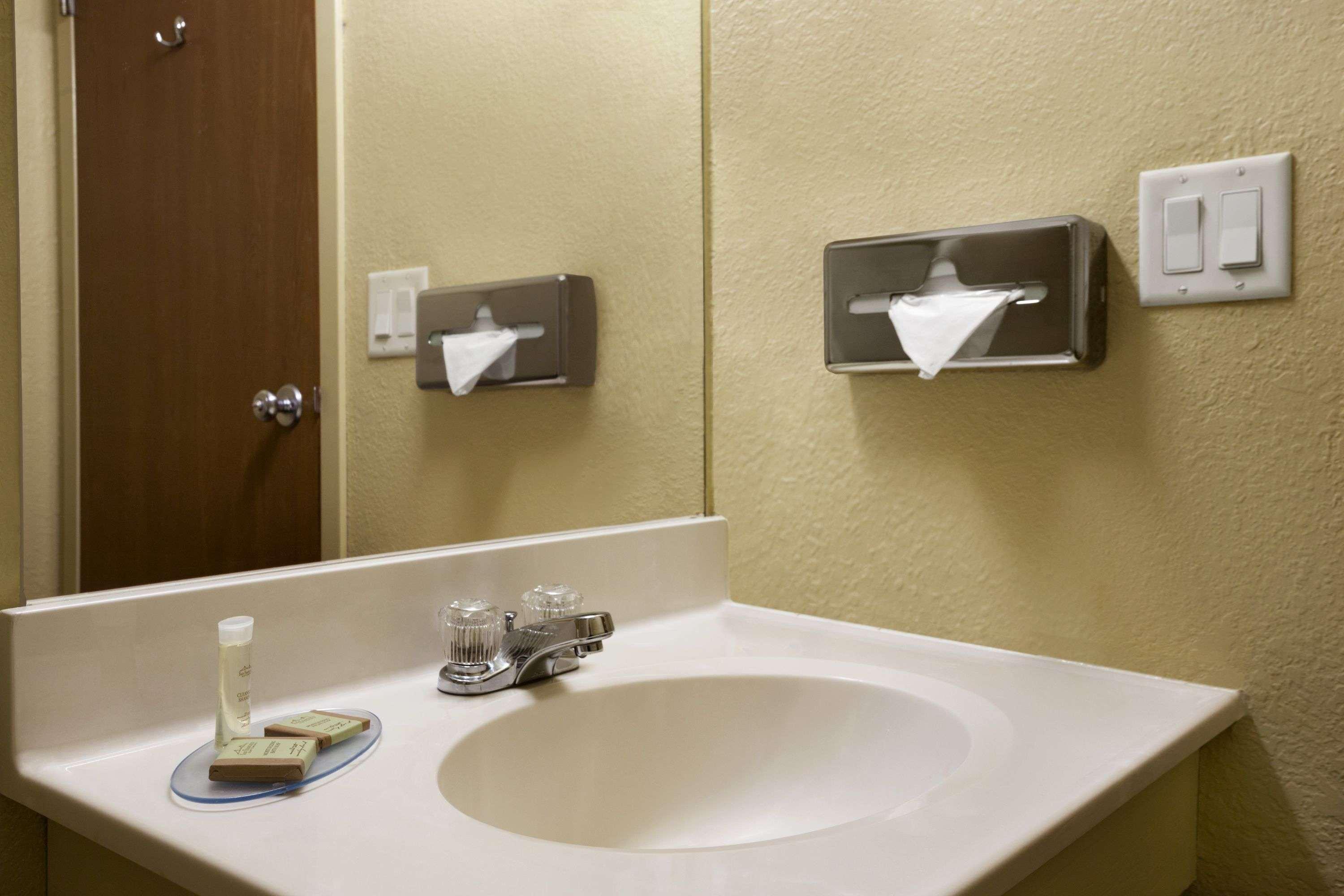 Motel Super 8 By Wyndham Marion Esterno foto