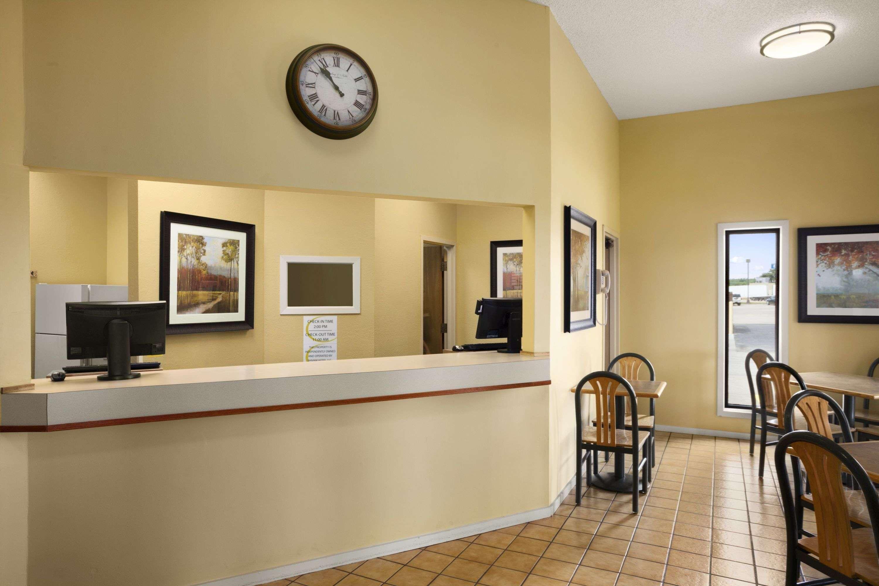 Motel Super 8 By Wyndham Marion Esterno foto